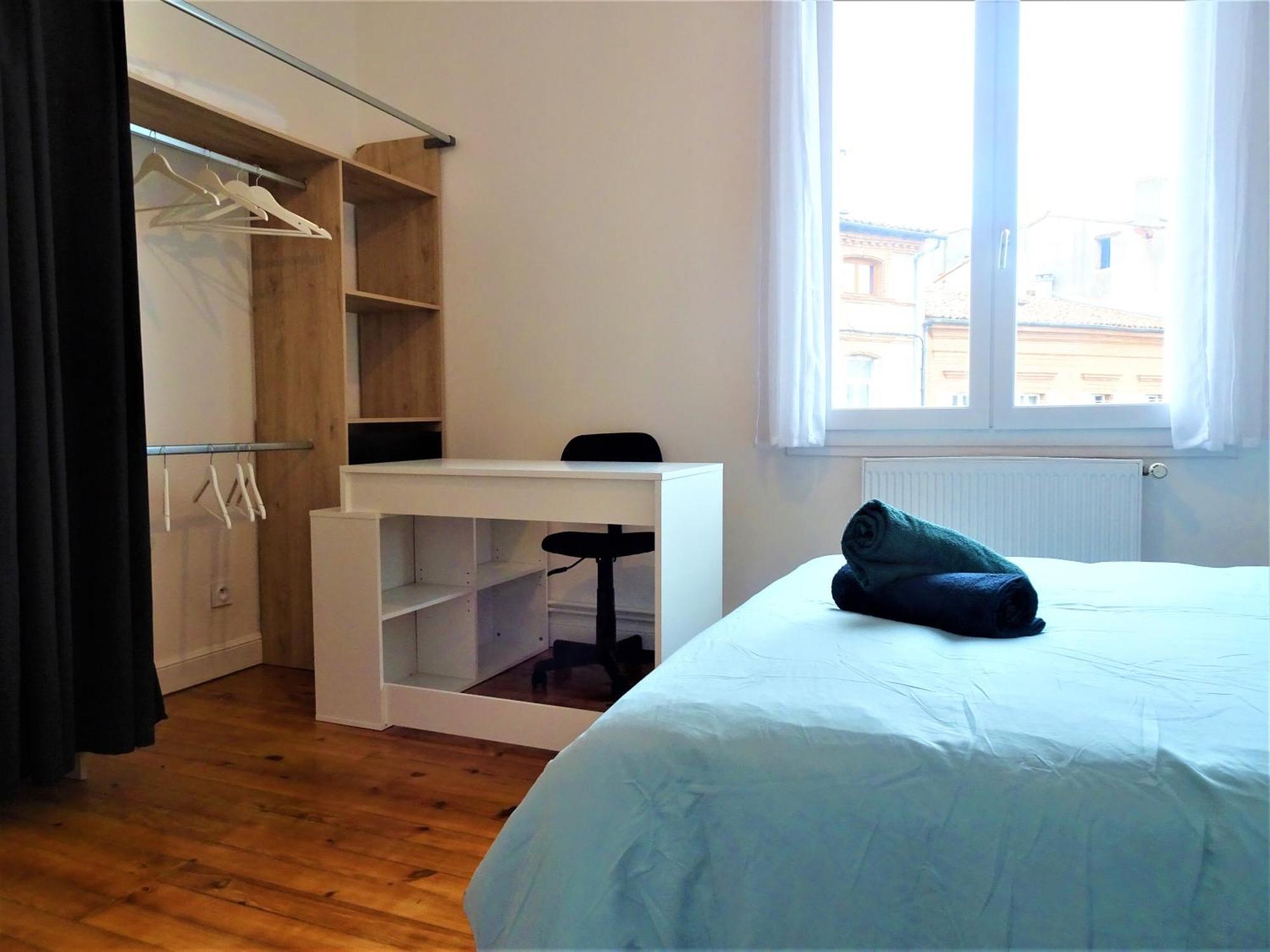 Chambre Privee Et Spacieuse Au Sein D'Un Logement Partage - Central, Quartier Villebourbon - 3 Chambres Doubles - 2 Balcons - Places De Stationnements Gratuites - 5 Min A Pied Gare Et Hypercentre Montauban Exterior photo